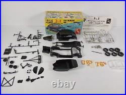 1940 Ford Deluxe Tudor Sedan AMT 125 Model Kit 240 Parts Lot