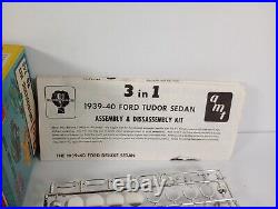 1940 Ford Deluxe Tudor Sedan AMT 125 Model Kit 240 Parts Lot
