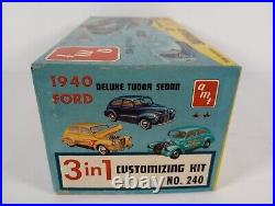 1940 Ford Deluxe Tudor Sedan AMT 125 Model Kit 240 Parts Lot