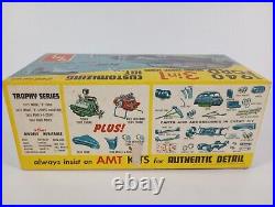 1940 Ford Deluxe Tudor Sedan AMT 125 Model Kit 240 Parts Lot