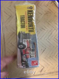 Amt 1/25 Plastic Scale Model Kenworth Conventional W-925 Over 300 Detailed Parts