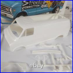 Dodge Custom Street Van Street Connection MPC 125 Model Kit 1-0414 Parts Lot