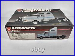 Kenworth T600A Semi Truck AMT 125 Model Kit # 6976 Sealed Parts Bags 1990