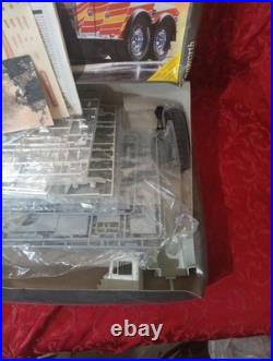 M36 VERY RARE sealed parts Revell Kenworth W900 Wrecker 124 Model Truck Kit