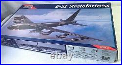 Revell Monogram 1995 B-52 Stratofortress 1/72 Scale Model Skill 2 5709 READ