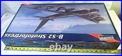 Revell Monogram 1995 B-52 Stratofortress 1/72 Scale Model Skill 2 5709 READ